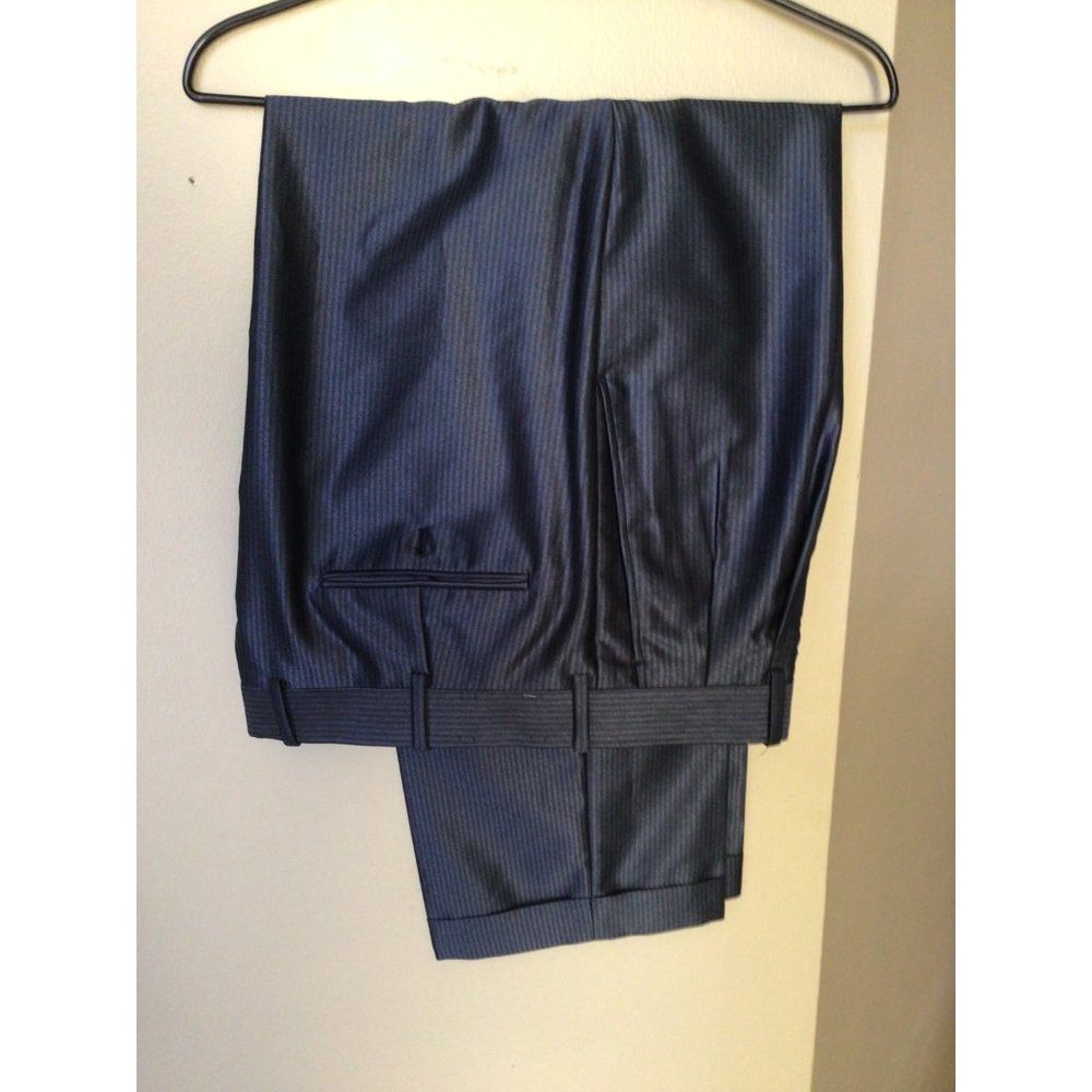 Lineage Mens suit  40R Gray pinstripes   Poly rayon